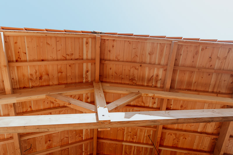 Rénovation d'une charpente traditionnelle en bois à Gujan