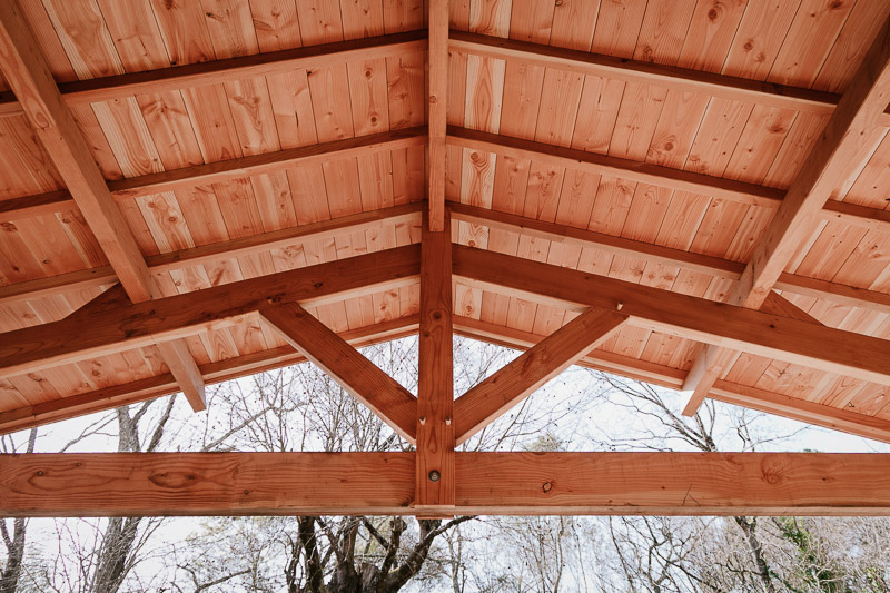 Rénovation d'une charpente traditionnelle en bois à Gujan