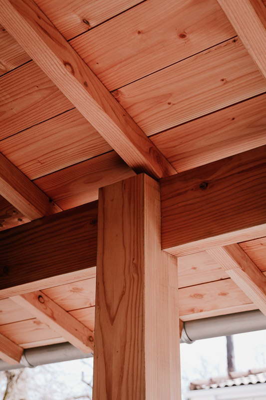 Rénovation d'une charpente traditionnelle en bois à Gujan