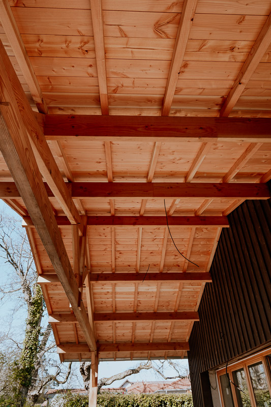 Rénovation d'une charpente traditionnelle en bois à Gujan